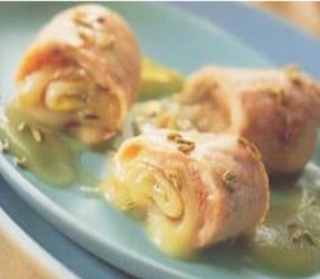 Rollito de Salmón y Queso Saint Nectaire con Coulis de Hinojos