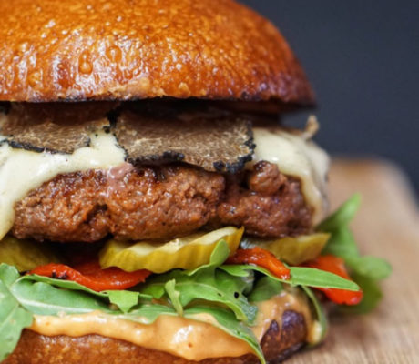 Hamburguesa con Queso de Oveja, Salsa Mirin y Trufa Negra