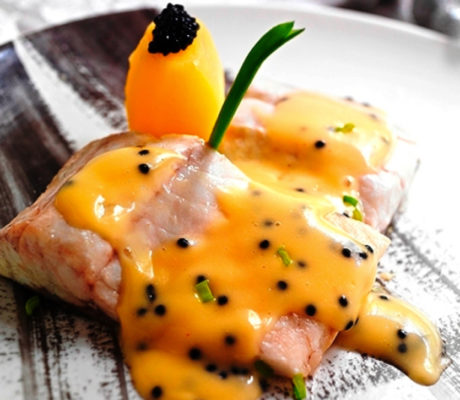 Rape al Azafrán y Patata Rellena con Caviar y Cristales Crocantes