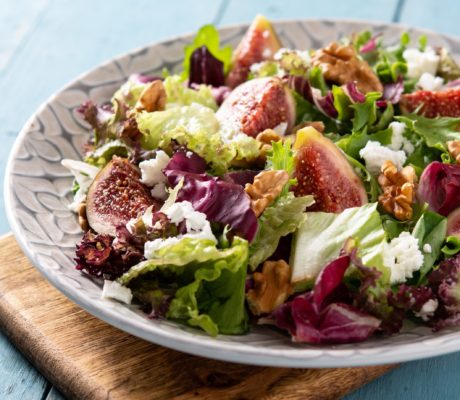 Ensalada de Higos, Nueces y Quesos con Vinagreta de Maracuyá