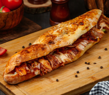 Baguette de Pollo Barbacoa con Bacon y Pimientos con Mostaza a la Miel