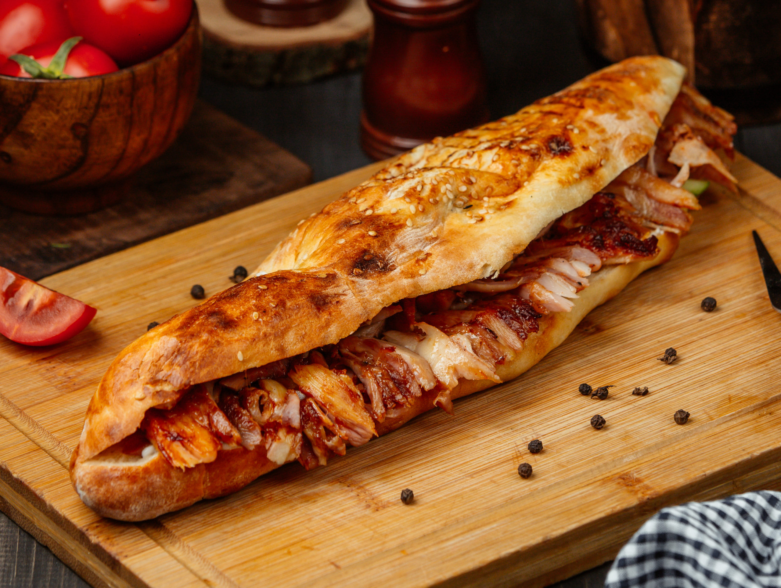 Baguette de Pollo Barbacoa con Bacon y Pimientos con Mostaza a la Miel -  