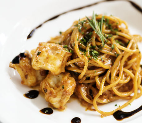Espaguetis al Ajillo de Romero con Vieiras, Langostinos y Salsa de Ostras al Pedro Ximenez