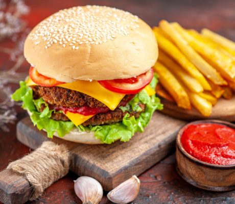 Hamburguesa Vegetal con queso y Patatas fritas