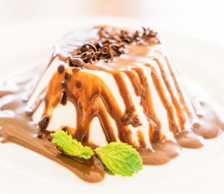 Panna Cotta con Salsa Toffe de Café al Amaretto