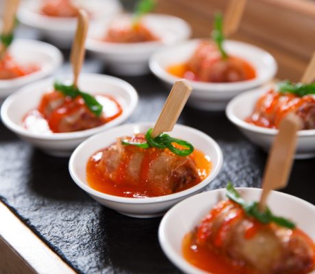 Tapa de Bacon con Butifarra en Filo y Mermelada agridulce de Tomate cítrico