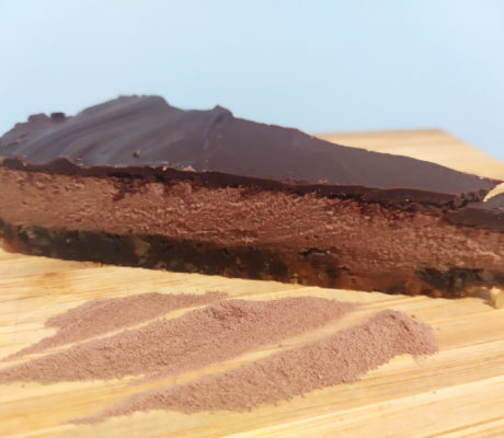 Tarta de Queso y Chocolate con Arena explosiva de Parmesano y Cacao