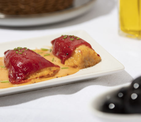 Pimientos del Piquillo rellenos de Pescado y Marisco con toque Floral