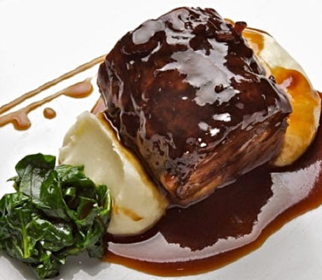 Rabo de Toro al Vino y su Crema de Patata con toque a Trufa Blanca