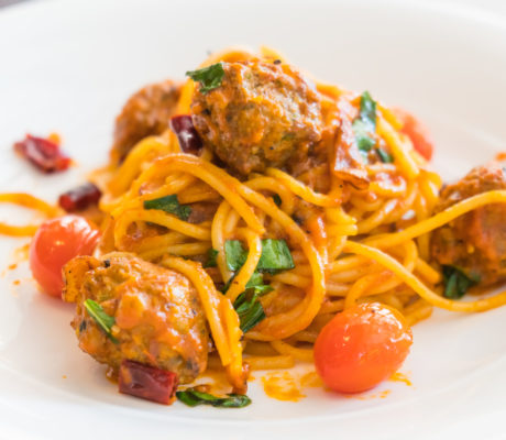 Albóndigas de Butifarra con Pasta y Chirivía
