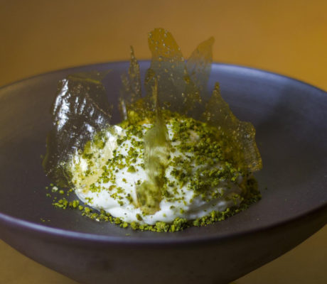 Brandada de Bacalao Ahumado con Caramelo de Salsa Verde y Pistacho