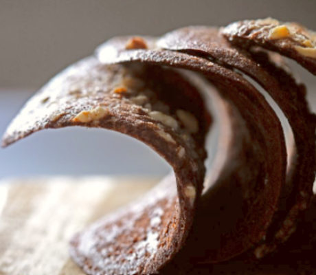 Tejas de Cacao y Chocolate con Nueces y Almendras