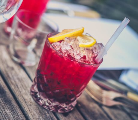 Sangría rosada con Frutos rojos