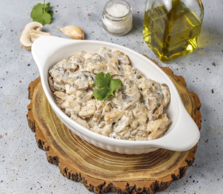 Pollo con Champiñones a la Crema de Maíz Tostado