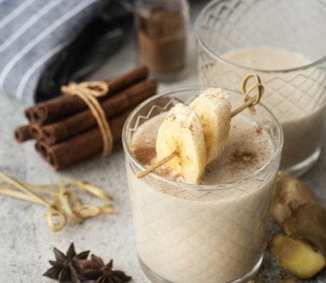 Coctel de Crema de Whisky con Plátano y Leche Merengada Especiada