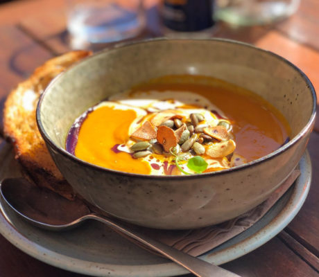 Crema Fría de Calabaza, Mango, Zanahoria, Boniato con Falso Pil Pil