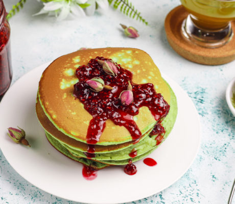 Pancakes de Té Matcha con Pistacho