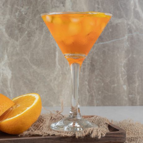 Cocktail Vodka con Tónica de Naranja y Lichi