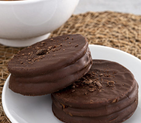 Cookies de Oreo con Tres Chocolates rellenas y bañadas