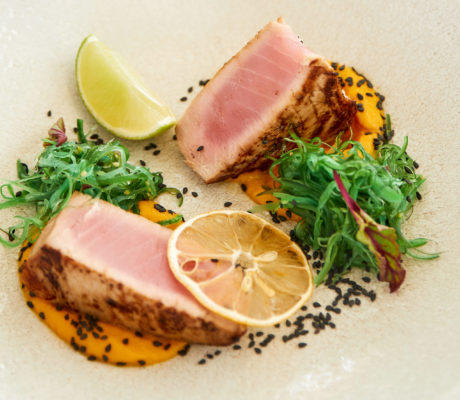 Atún macerado a la Plancha con Puré anisado de Boniato