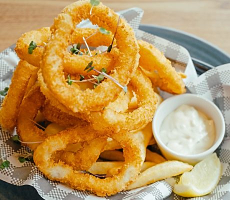 Calamares Fritos con Mayonesa de Lima