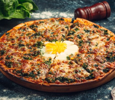 Pizza de Espinacas y Espárragos trigueros con Pesto y Huevo