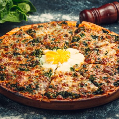 Pizza de Espinacas y Espárragos trigueros con Pesto y Huevo