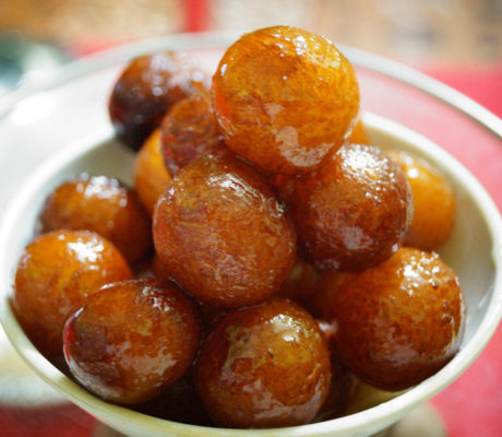 Dulce Pakistaní Gulab Yamun