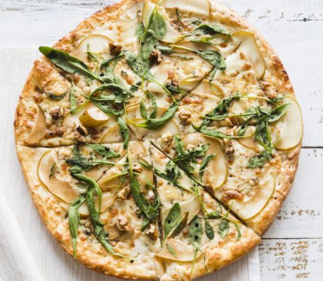 Pizza Crema de Calabaza y Champiñón con Peras, Gorgonzola y Mozzarella