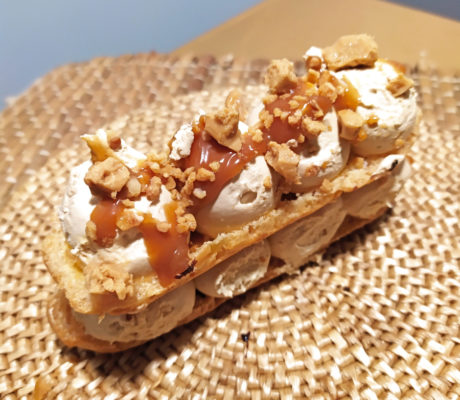 Eclair de Crema de Caramelo y Dulce de leche con Turrón y Galletas de Jengibre