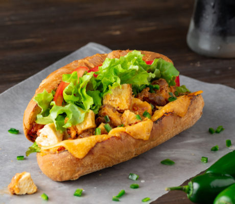 Pollo al Curry con Ensalada en Bocadillo