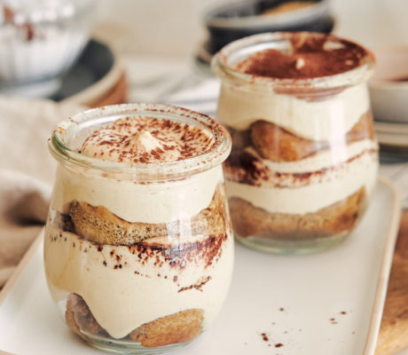 Tiramisú de Turrón con Toffee, Chocolate y Piñones en Vaso