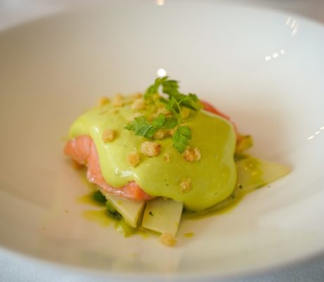Salmón con Verduras y Espuma de Manzana de Mar