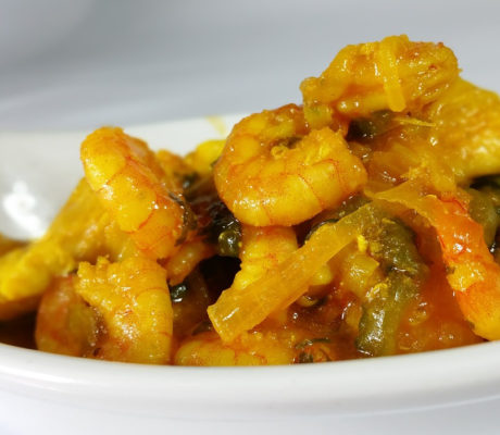 Gambas salteadas al Ajillo con Manzana en Sofrito