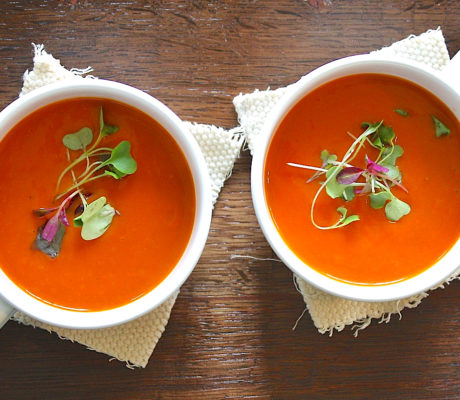 Sopa de Tomates a la Mexicana