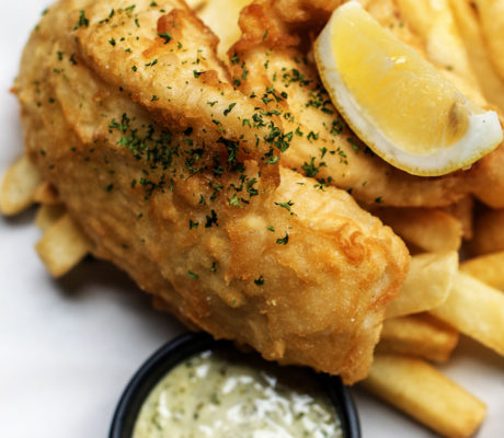 Pescado Macerado, Rebozado y Frito con Salsa Fresca