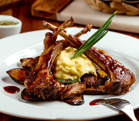 Chuletas de Cordero Lechal glaseadas con Miel y Jarabe de Arce