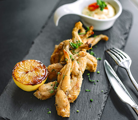 Ancas de Rana Fritas con Limón Caramelizado y Puré Fresco