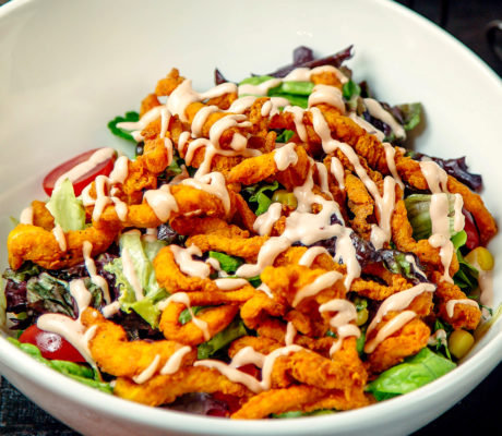 Ensalada con Rabas de Calamar y Salsa Cóctel Especial