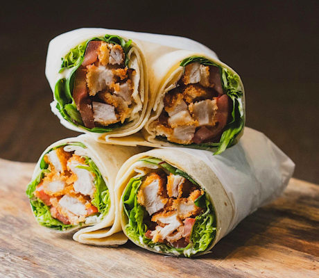 Wrap de Pollo Crujiente con Mayonesa de Pimientos verdes fritos y Yogur de Maíz