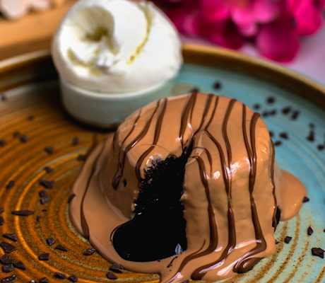 Coulant de Cacao con Corazón de Licor y Helado