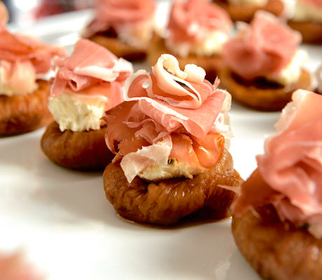 Higos con Prosciutto, Tomate y Requesón en Tapa