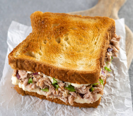Sandwich de Bonito frito en Escabeche