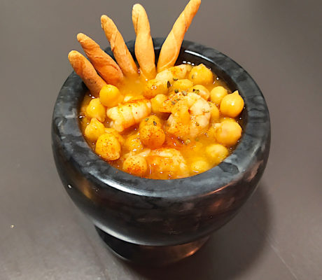 Garbanzos con Gambas y Calamares