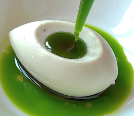 Queso Azul en Mousse con Aceite de Hierbas