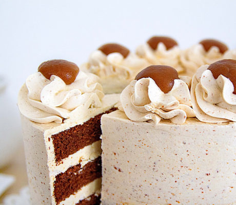 Tarta de Cacao con Crema de Orejones y Frutos secos