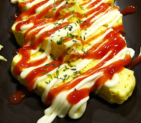 Tortilla Tamagoyaki con Salsas