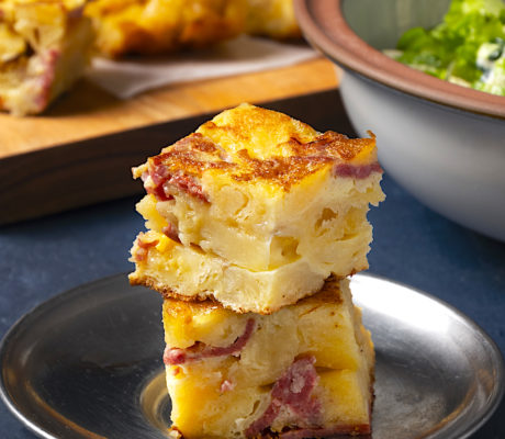 Tortilla de Patata con Cebolla y Jamón Ibérico