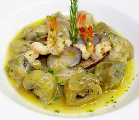 Alcachofas con Almejas y Langostinos en Salsa