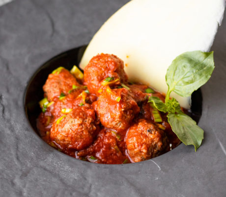 Albóndigas de Pollo y Pavo con Salsa de Tomate y Piquillo